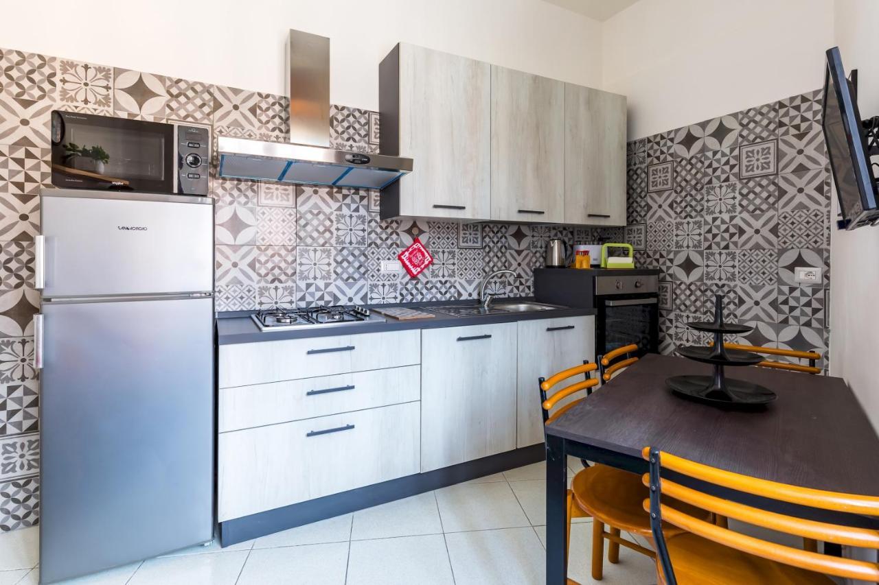 نابولي Rione Emanuele III - 4 Bedroom Apartment المظهر الخارجي الصورة