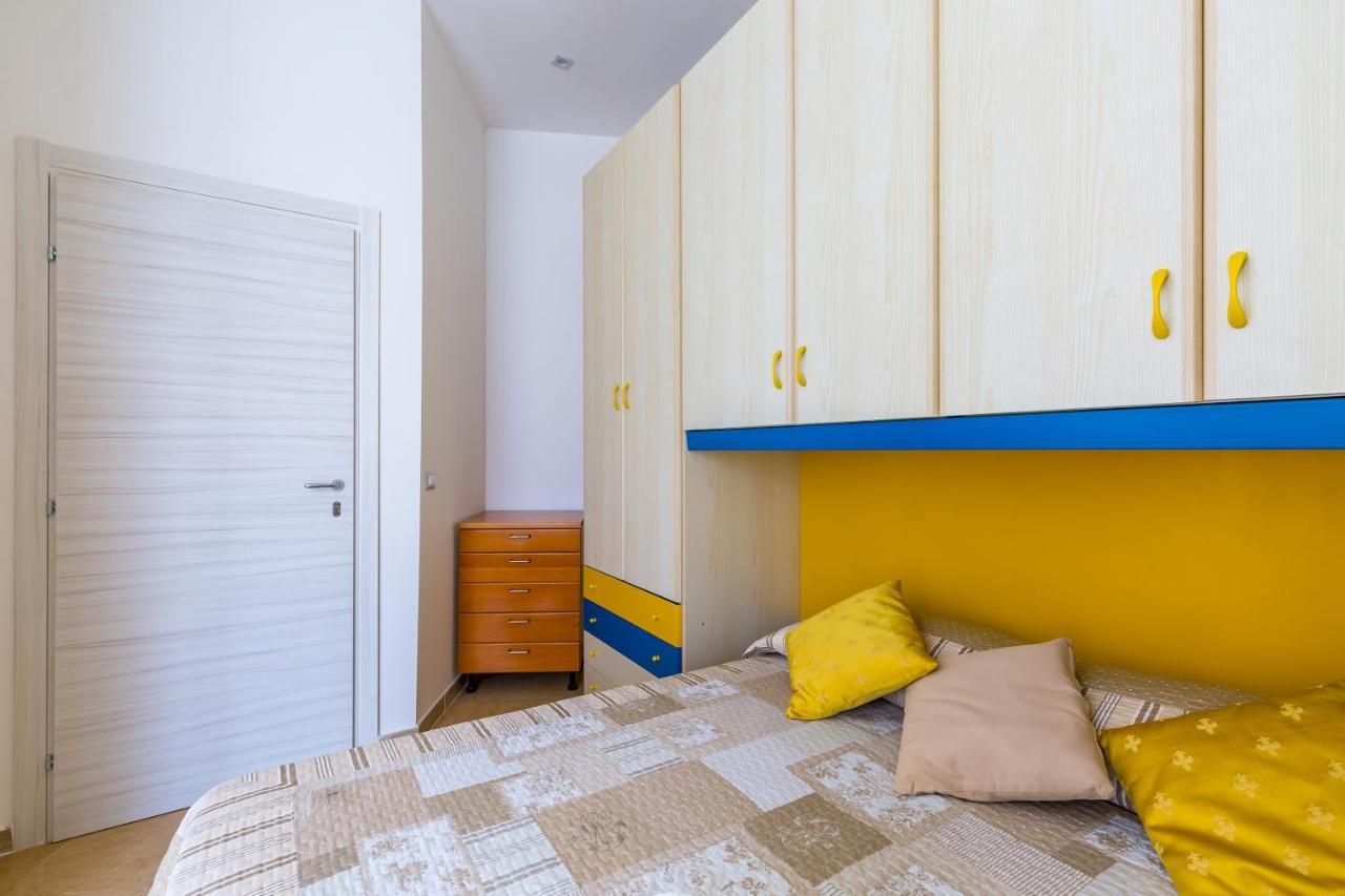 نابولي Rione Emanuele III - 4 Bedroom Apartment المظهر الخارجي الصورة