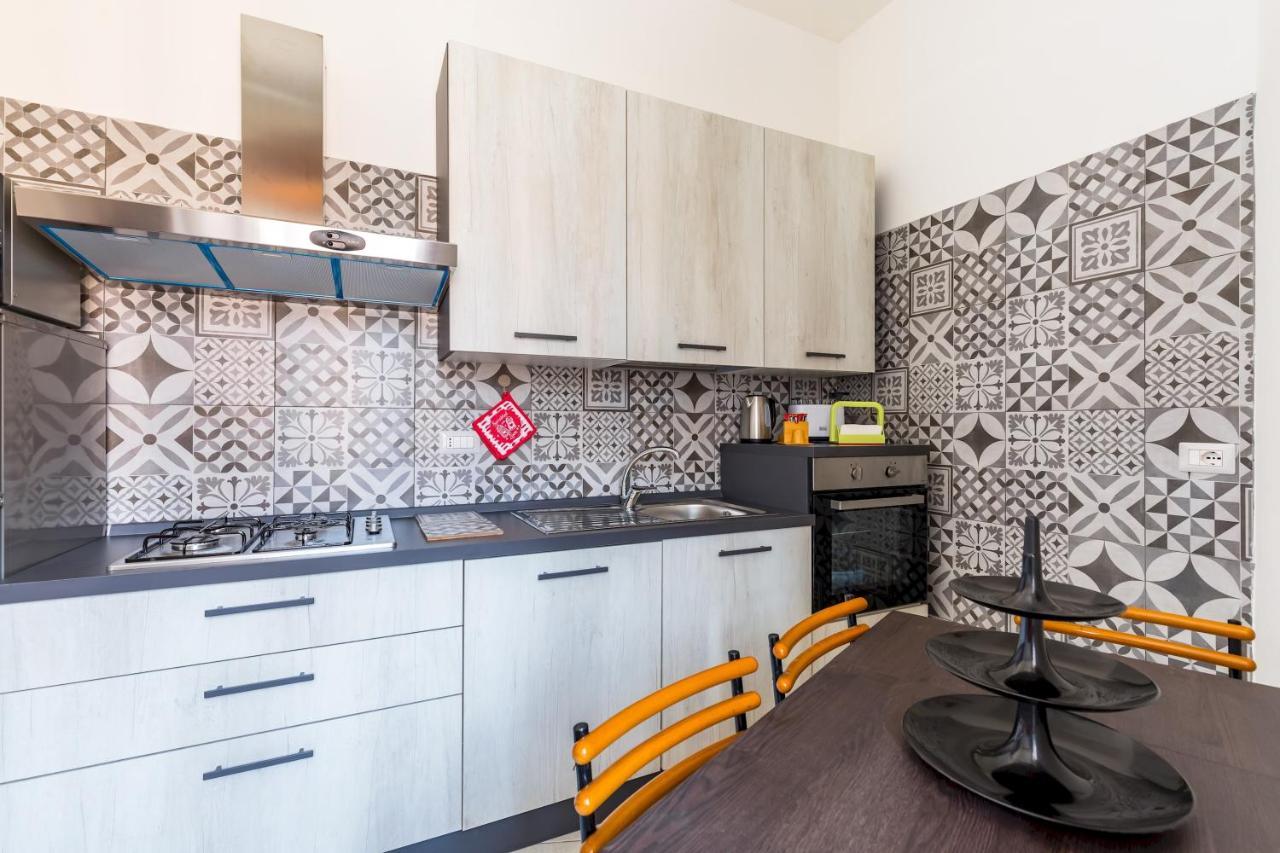 نابولي Rione Emanuele III - 4 Bedroom Apartment المظهر الخارجي الصورة